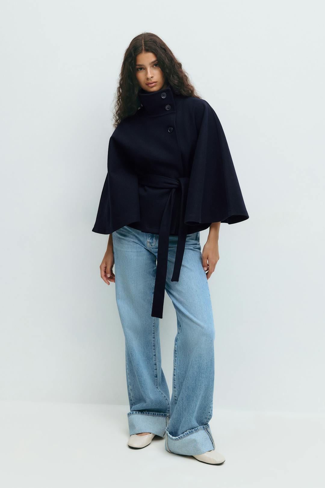 Damen Cape mit hohem Kragen und weiten Ärmeln