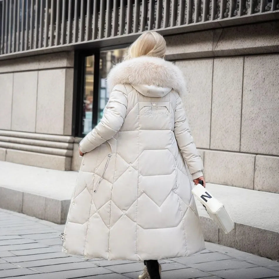 Damen lange Winterjacke mit flauschigem Kapuzenbesatz