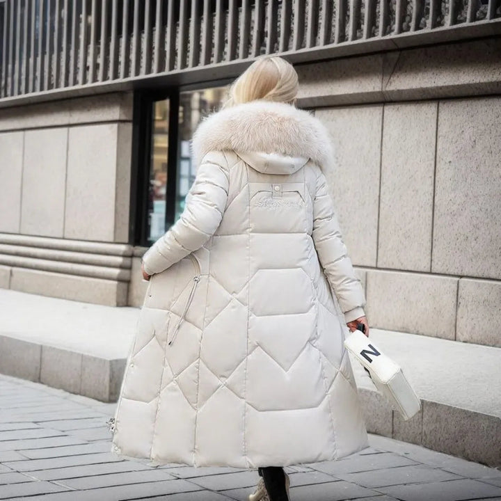 Damen lange Winterjacke mit flauschigem Kapuzenbesatz