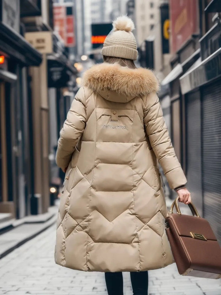 Damen lange Winterjacke mit flauschigem Kapuzenbesatz