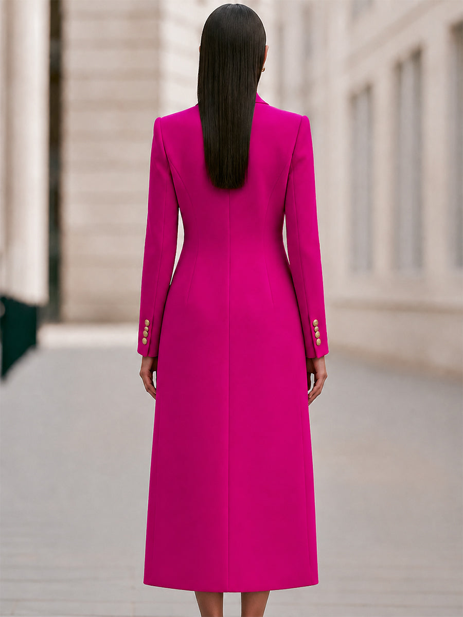 Damen langer Wintermantel mit goldenen Knöpfen und Kleid