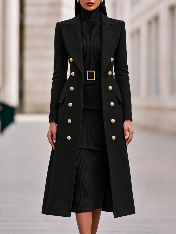 Damen langer Wintermantel mit goldenen Knöpfen und Kleid