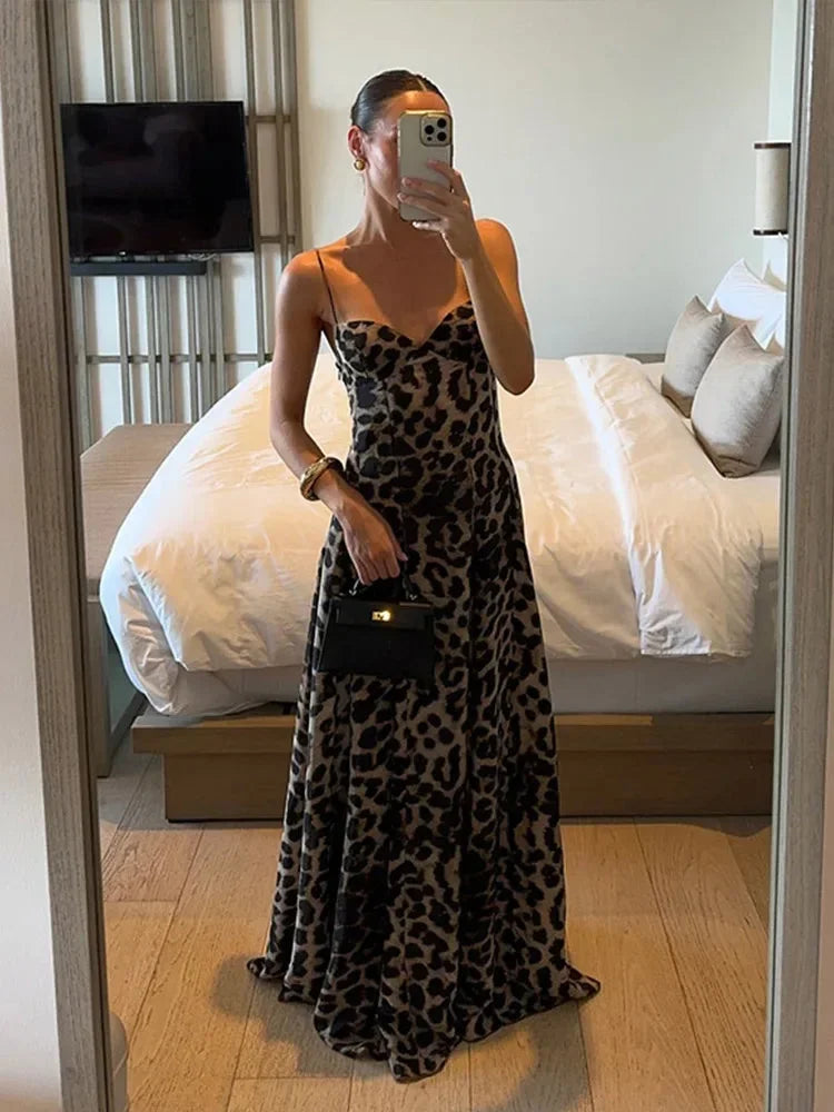 Robe longue léopard sans manches, en tissu fluide, avec bretelles fines idéale pour les soirées d&