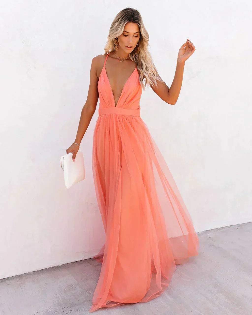 Robe longue fluide orange à dos nu, bretelles fines, idéale pour soirées d&