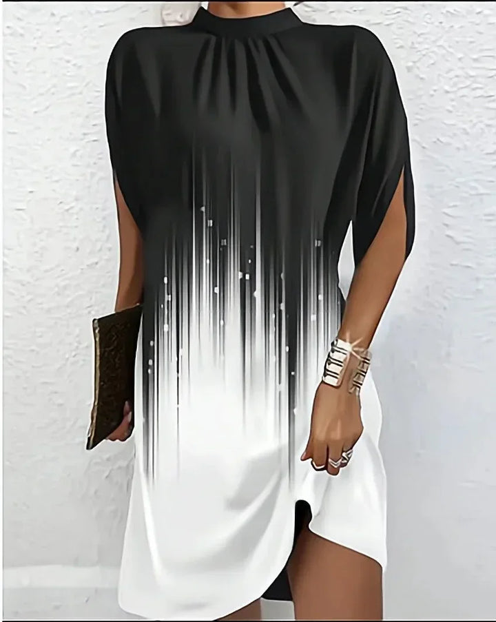 Robe courte à manches chauve-souris, col plissé, en tissu léger. Disponible en plusieurs couleurs pour soirées élégantes.