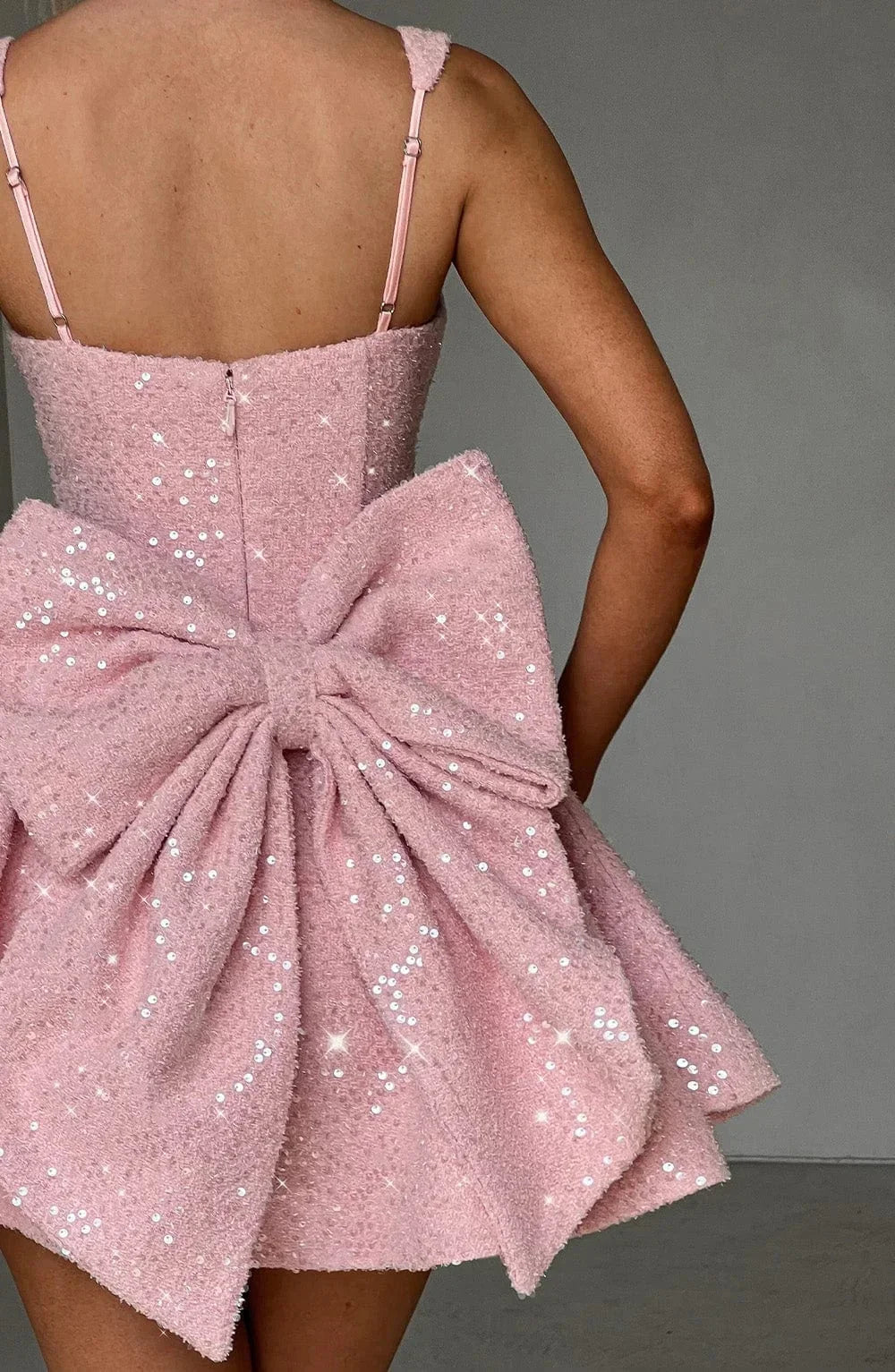 Damen Paillettenkleid mit weitem Rock und Schleife