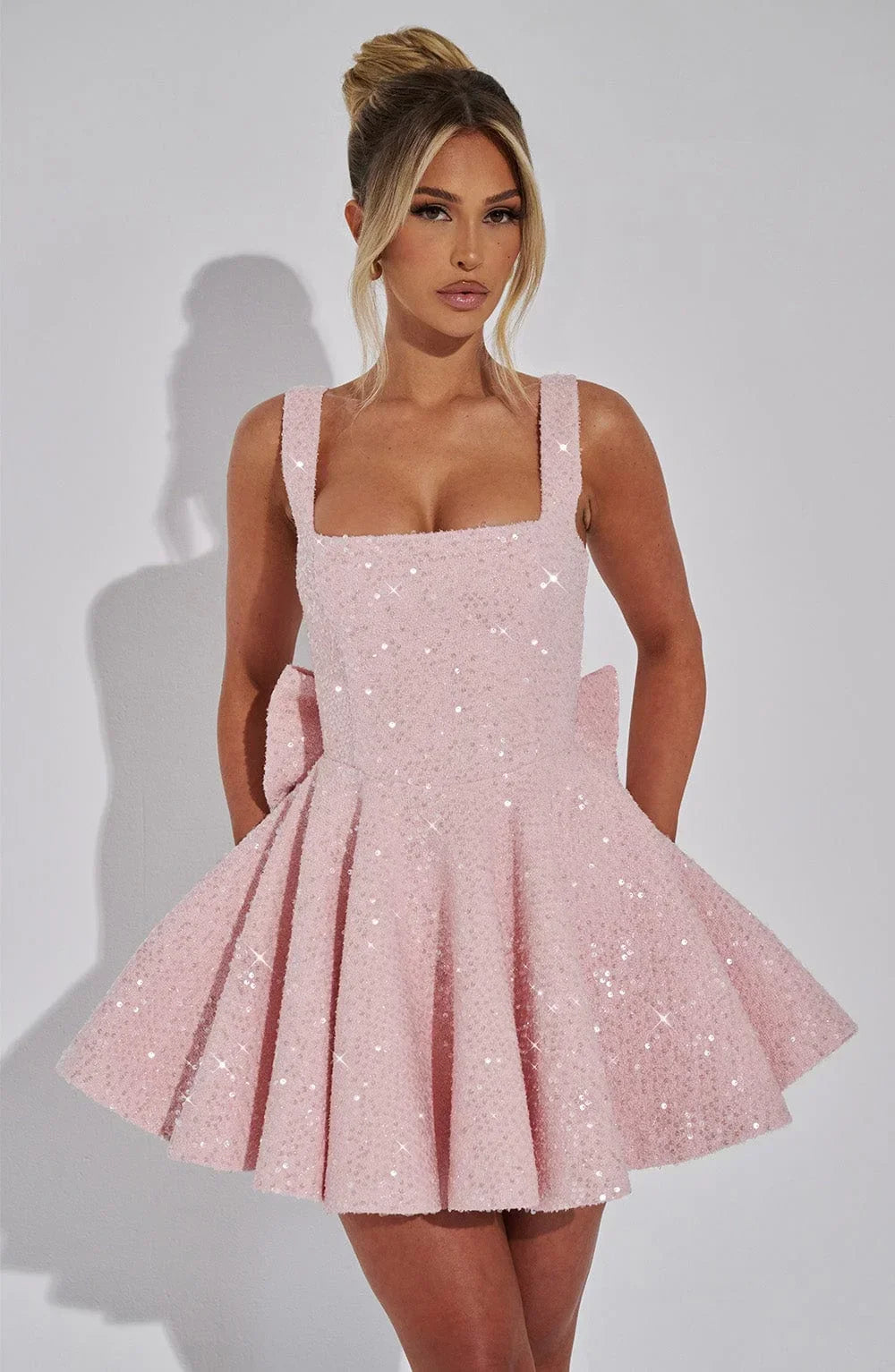 Damen Paillettenkleid mit weitem Rock und Schleife