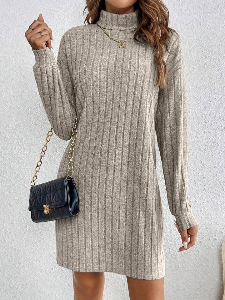 Damen Pulloverkleid mit Längsrippen und Stehkragen
