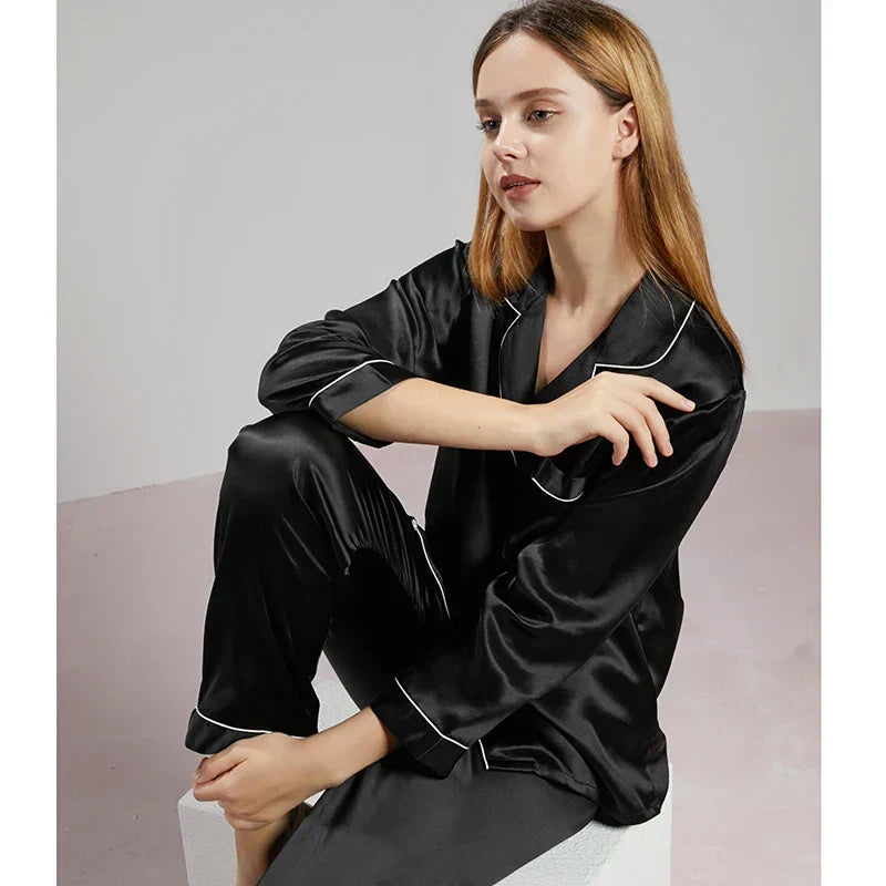 Damen Pyjama aus glänzendem Satin-Look