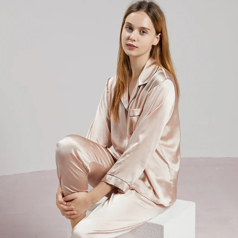 Damen Pyjama aus glänzendem Satin-Look