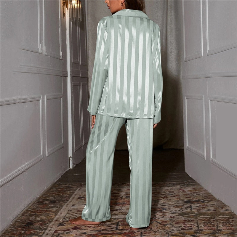 Damen Pyjama mit Streifen und langem Knopfhemd