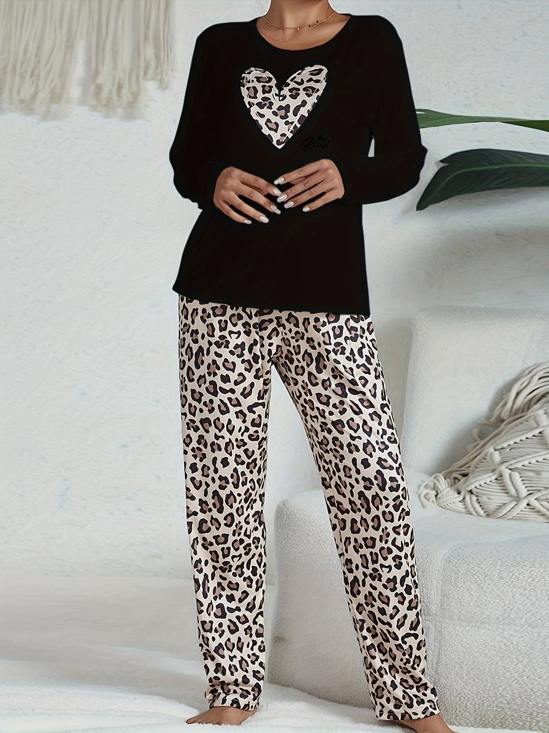 Damen Schlafanzug mit Leopardenhose und Herzmotiv