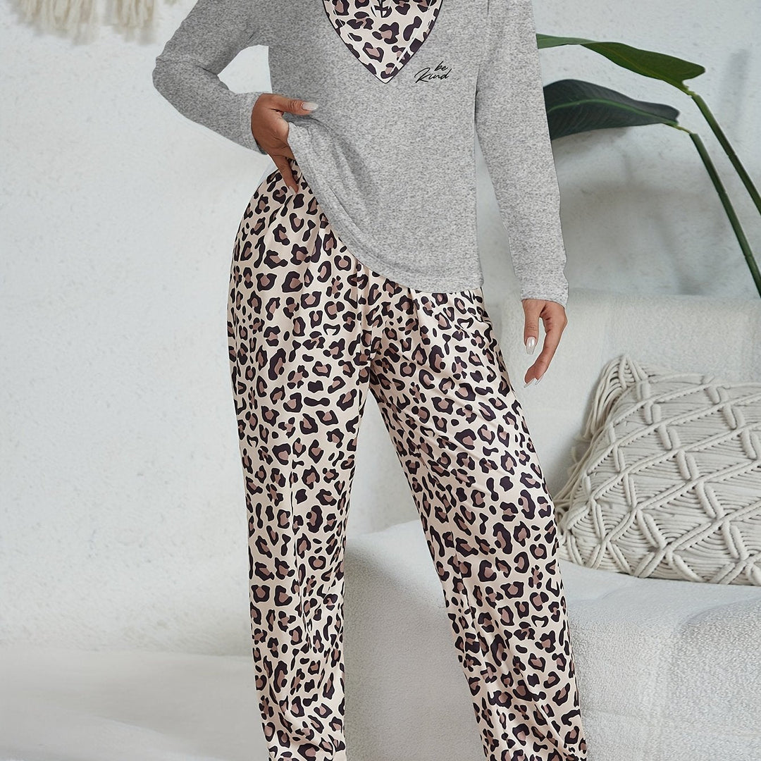 Damen Schlafanzug mit Leopardenhose und Herzmotiv