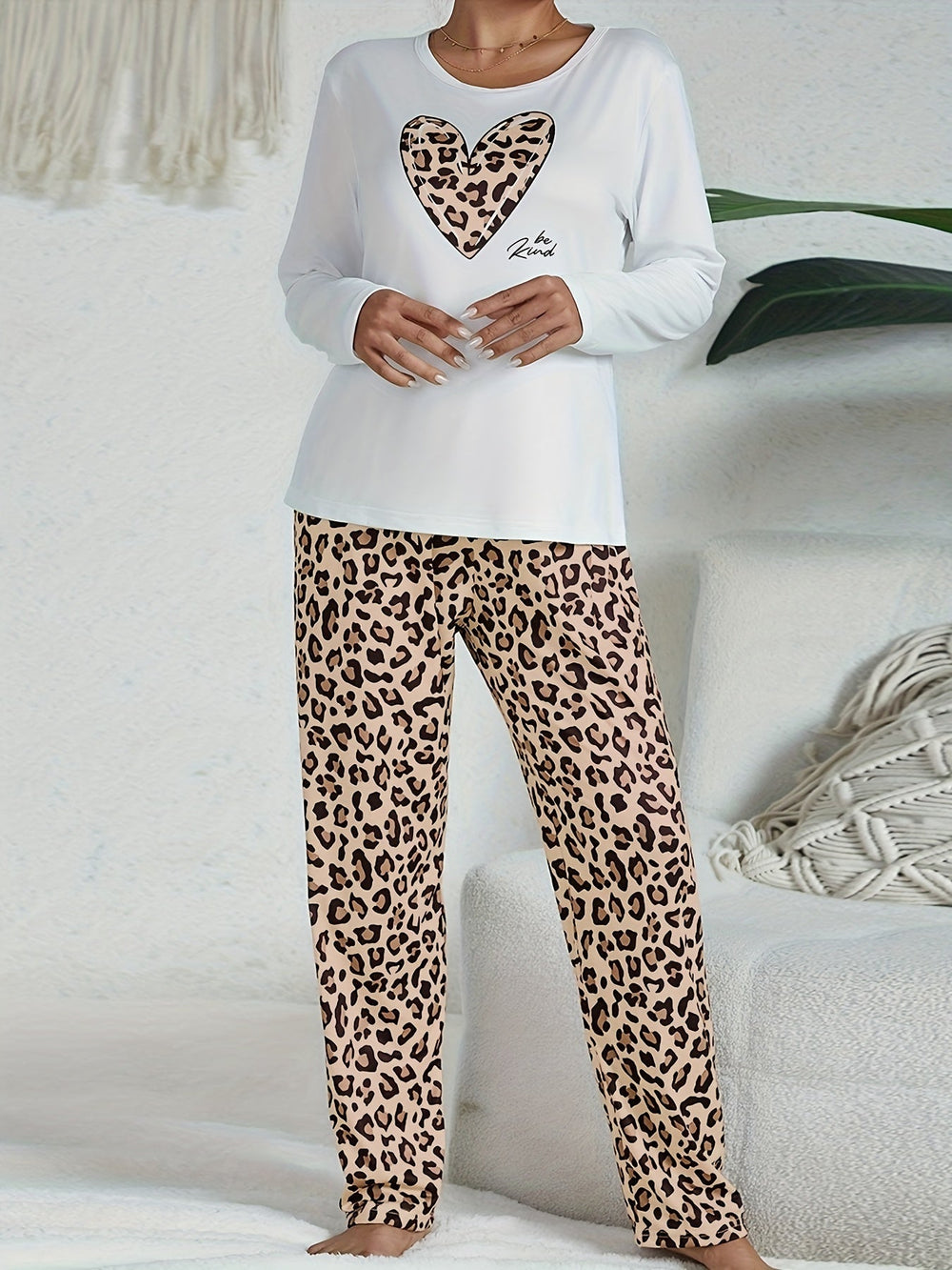 Damen Schlafanzug mit Leopardenhose und Herzmotiv