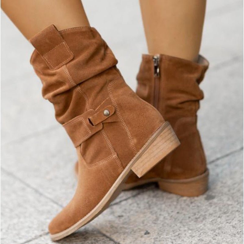 Damen Stiefel mit gerafftem Schaft und flachem Absatz