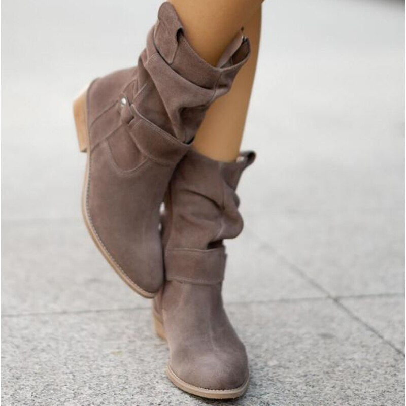 Damen Stiefel mit gerafftem Schaft und flachem Absatz