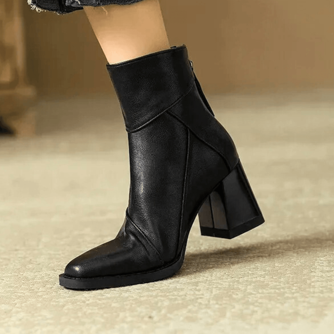 Damen Stiefeletten mit Absatz und diagonalen Nähten