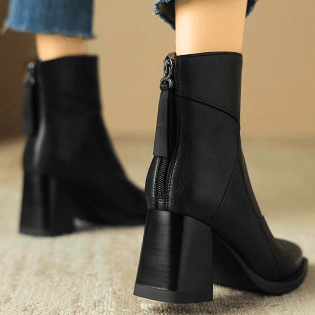 Damen Stiefeletten mit Absatz und diagonalen Nähten