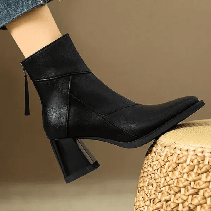 Damen Stiefeletten mit Absatz und diagonalen Nähten