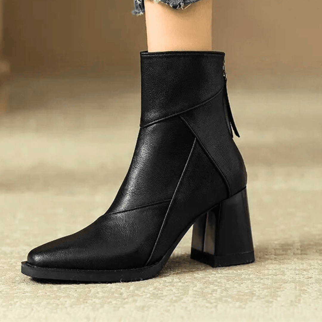 Damen Stiefeletten mit Absatz und diagonalen Nähten