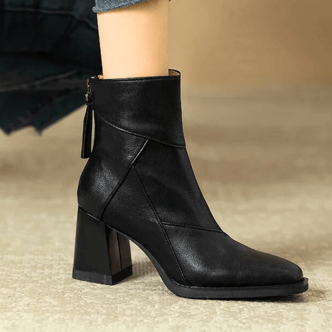 Damen Stiefeletten mit Absatz und diagonalen Nähten