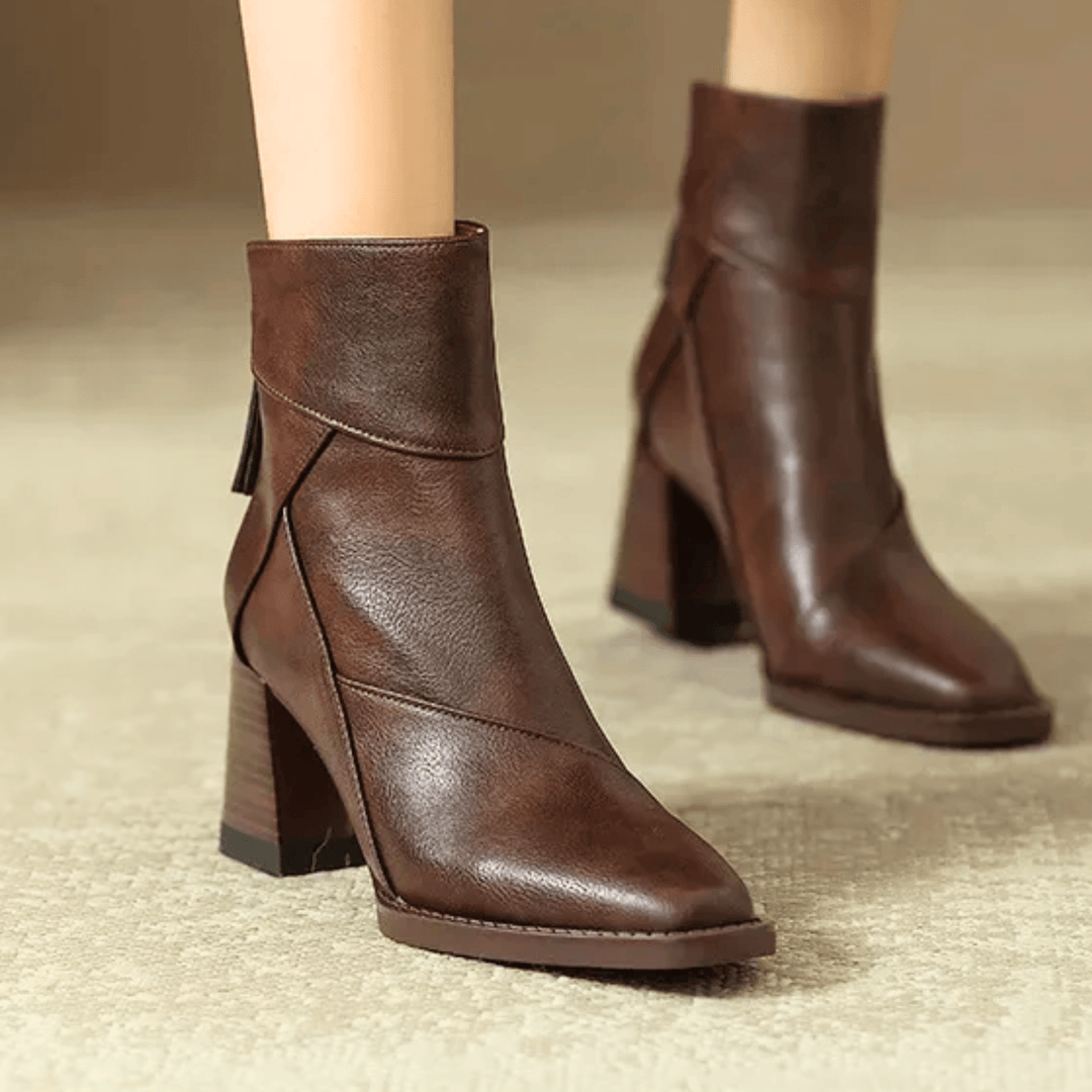 Damen Stiefeletten mit Absatz und diagonalen Nähten
