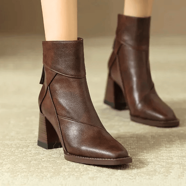 Damen Stiefeletten mit Absatz und diagonalen Nähten
