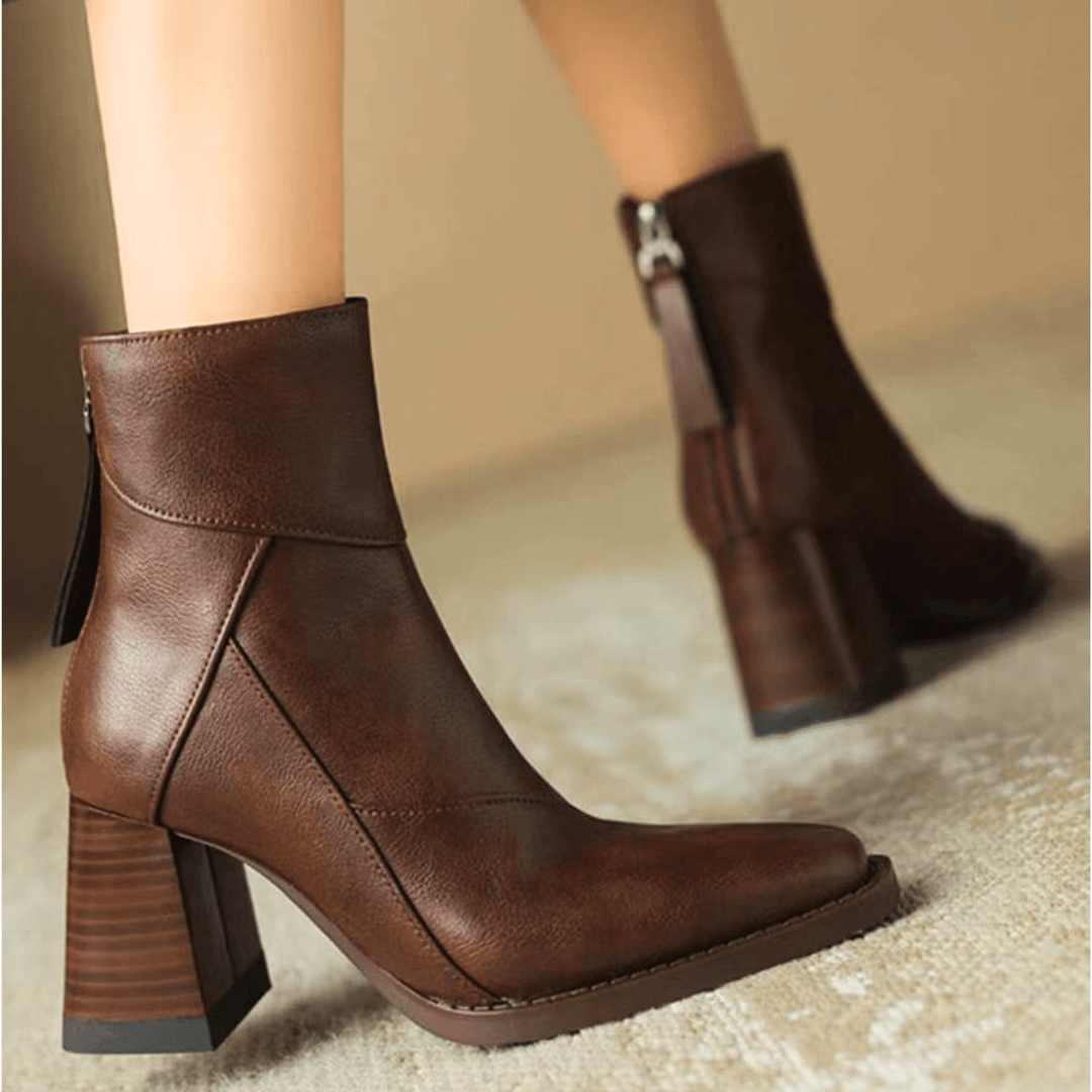 Damen Stiefeletten mit Absatz und diagonalen Nähten