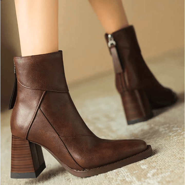 Damen Stiefeletten mit Absatz und diagonalen Nähten