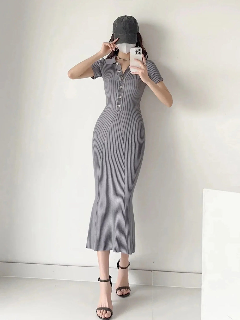 Damen Strickkleid mit Rippstrick und Polokragen und Knopfleiste - Schwarz