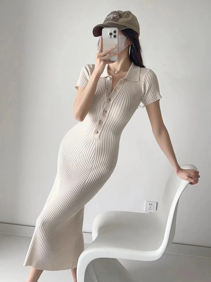 Damen Strickkleid mit Rippstrick und Polokragen und Knopfleiste - Schwarz