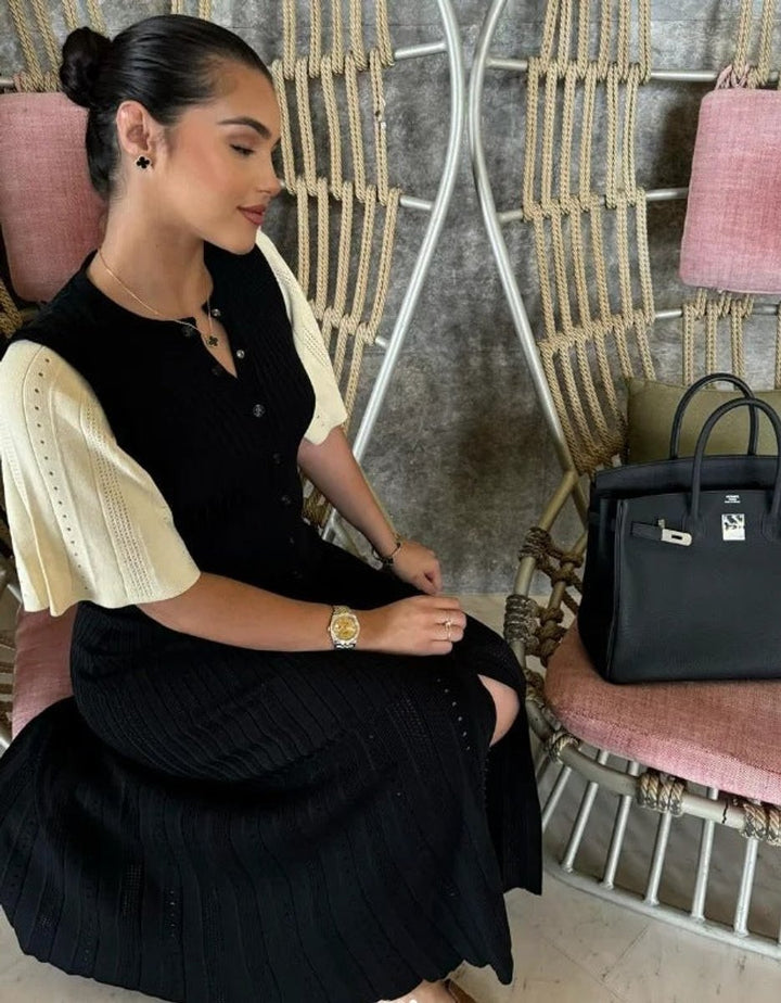 Damen Strickkleid mit Rippstrick und V-Ausschnitt und Maxilänge