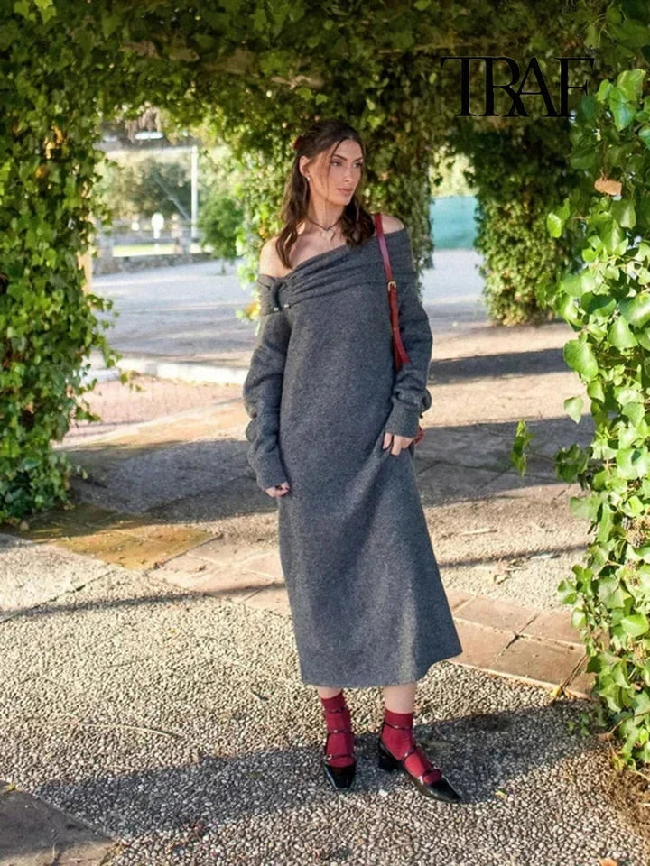 Damen Strickkleid mit schrägem Ausschnitt für kalte Tage - Grau