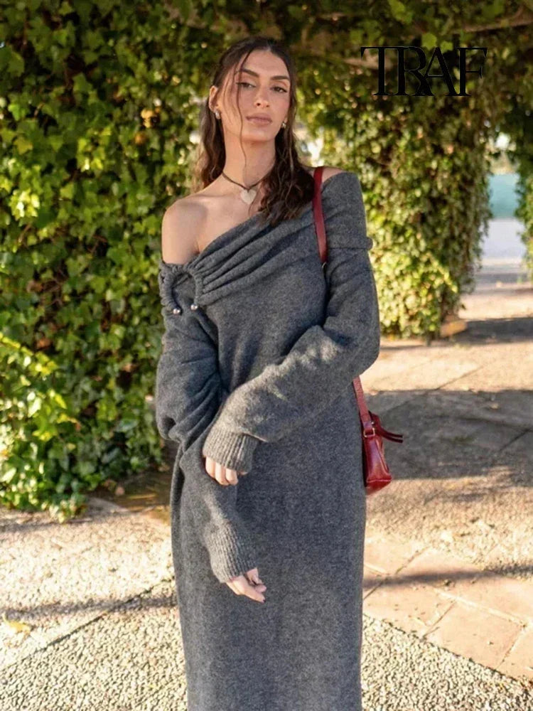 Damen Strickkleid mit schrägem Ausschnitt für kalte Tage - Grau