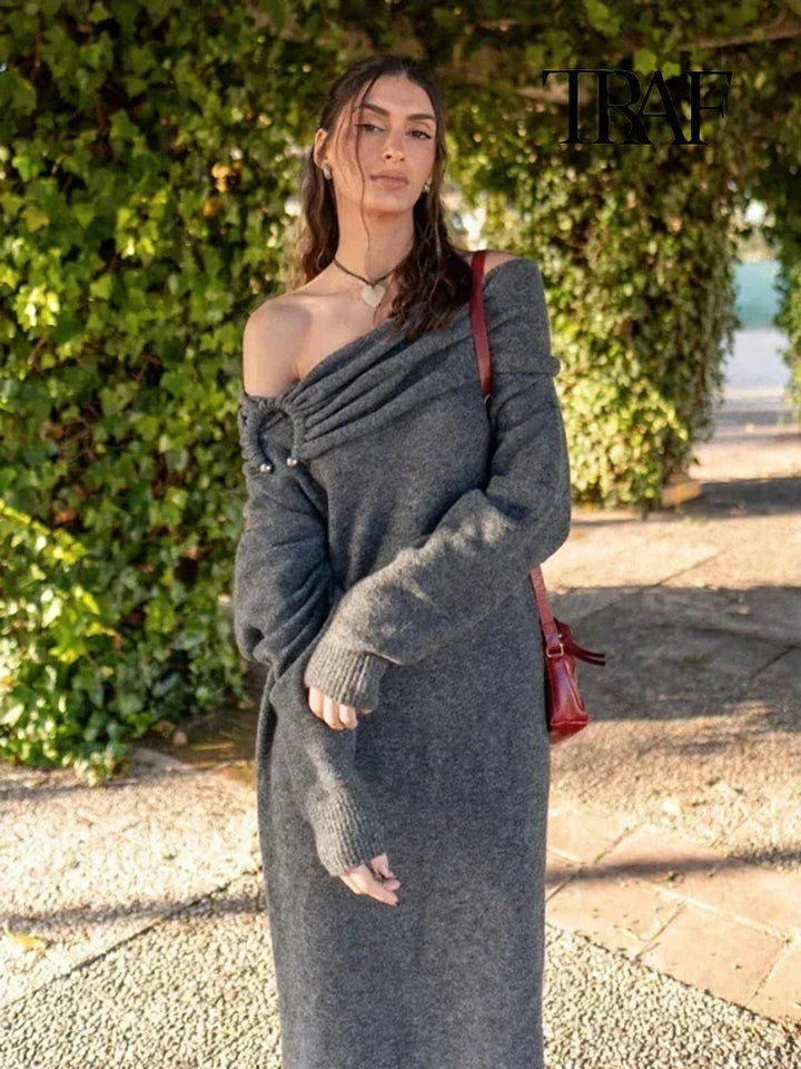 Damen Strickkleid mit schrägem Ausschnitt für kalte Tage - Grau