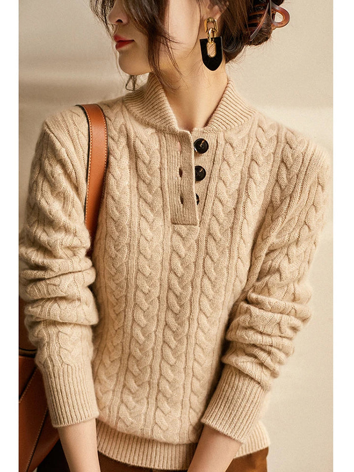 Damen Zopfstrickpullover mit Knopfleiste am Stehkragen