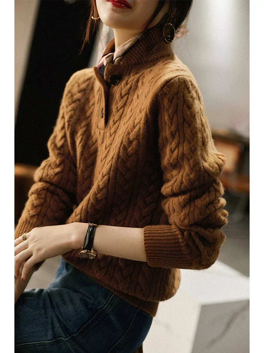 Damen Zopfstrickpullover mit Knopfleiste am Stehkragen