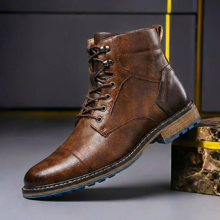 Herren Stiefel mit Schnürung und Kontrastsohle