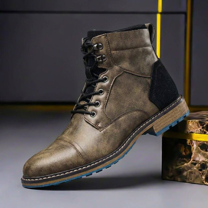 Herren Stiefel mit Schnürung und Kontrastsohle