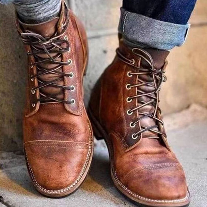 Herren Winterstiefel mit Schnürung und Ziernähten