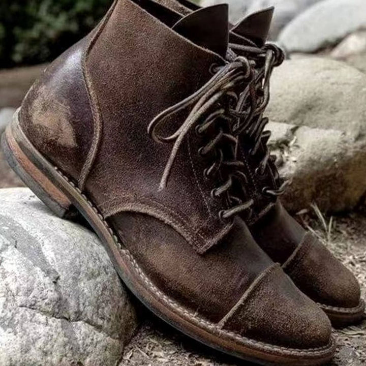 Herren Winterstiefel mit Schnürung und Ziernähten